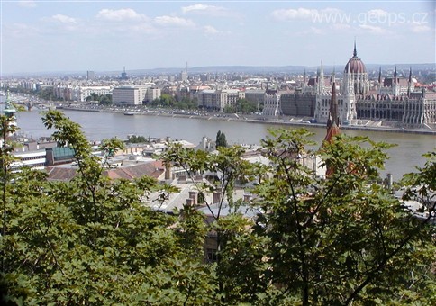 Maďarsko, Budapešť, pohled na Pešť s parlamentem