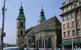 Budapešť a okolí - Maďarsko - Budapešť - Belvárošský farní kostel, nejstarší ve městě, zal. kol r. 1000, ve 14.stol přest., 1723 zbarokizován
