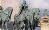 Budapešť a okolí - Maďarsko - Budapešť - Památník tisíciletí, sochy bájných kmenových knížat na náměstí Hrdinů (kníže Arpád)